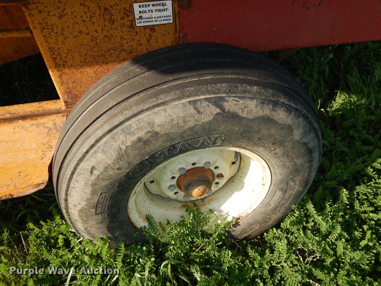 image for item DF1757 HayBuster Big Bite H1000 bale processor