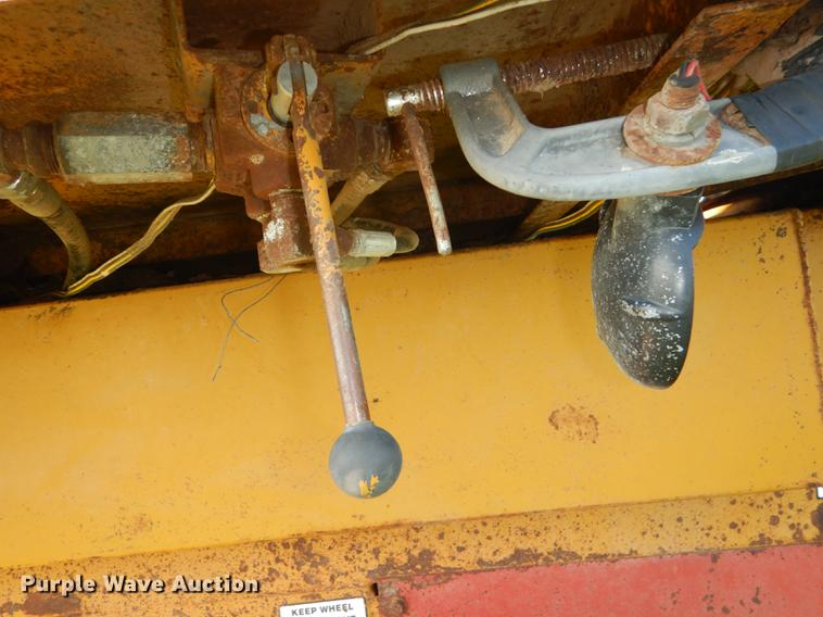 image for item DF1757 HayBuster Big Bite H1000 bale processor