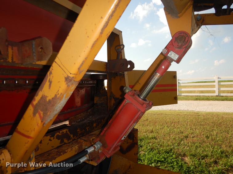 image for item DF1757 HayBuster Big Bite H1000 bale processor