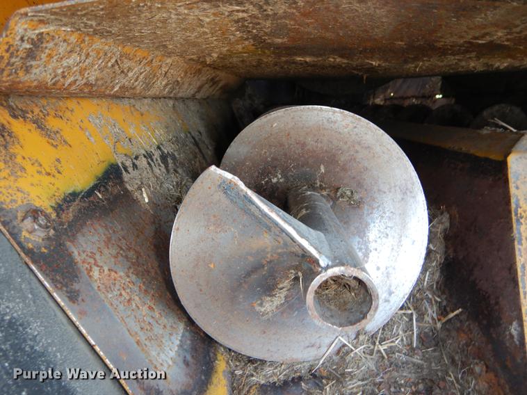 image for item DF1757 HayBuster Big Bite H1000 bale processor