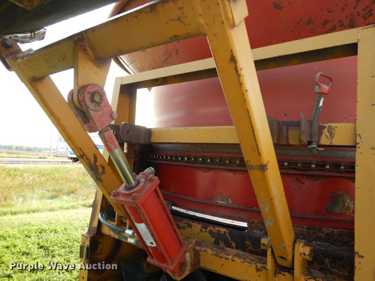 image for item DF1757 HayBuster Big Bite H1000 bale processor