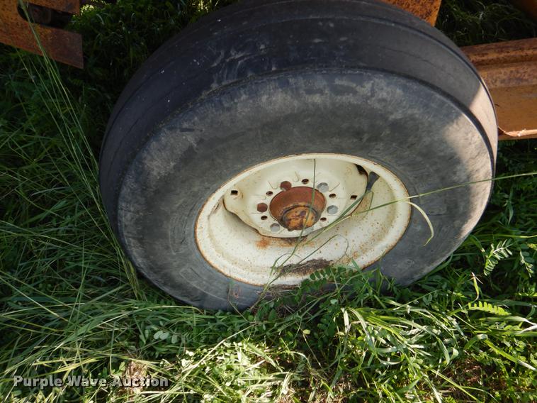 image for item DF1757 HayBuster Big Bite H1000 bale processor