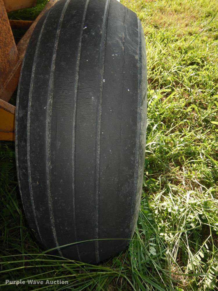 image for item DF1757 HayBuster Big Bite H1000 bale processor