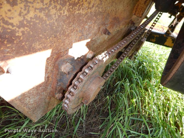 image for item DF1757 HayBuster Big Bite H1000 bale processor