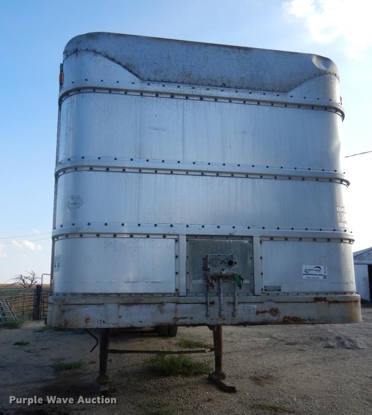 image for item DF1776 1974 Wilson livestock trailer