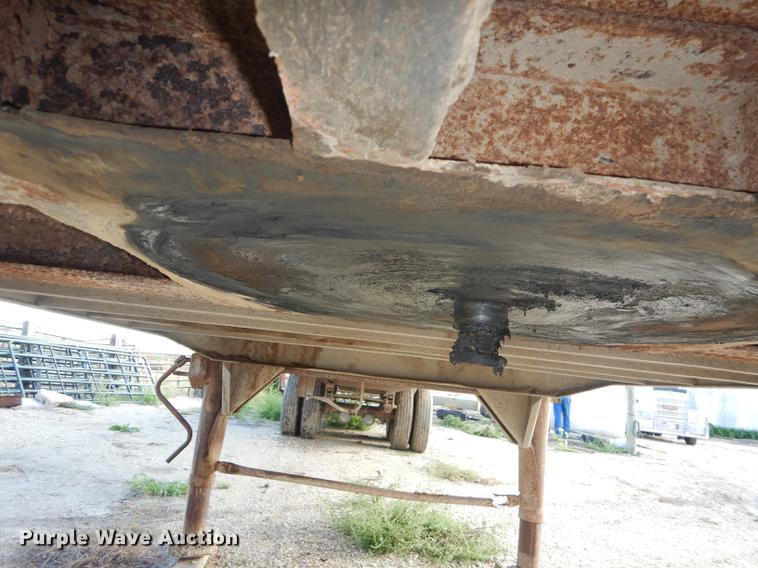 image for item DF1776 1974 Wilson livestock trailer