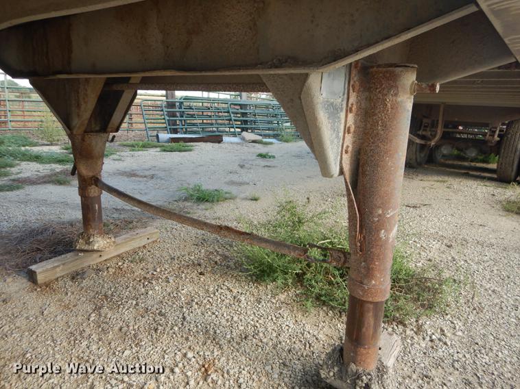 image for item DF1776 1974 Wilson livestock trailer