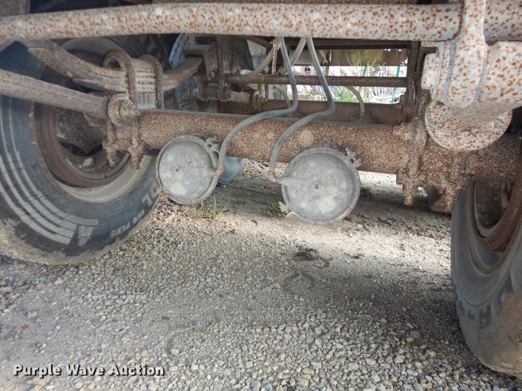 image for item DF1776 1974 Wilson livestock trailer