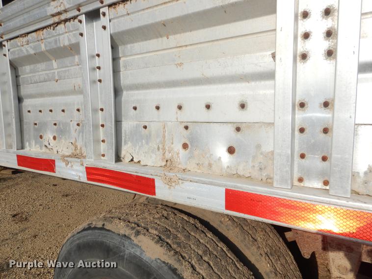 image for item DF1776 1974 Wilson livestock trailer