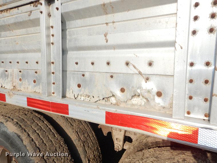 image for item DF1776 1974 Wilson livestock trailer