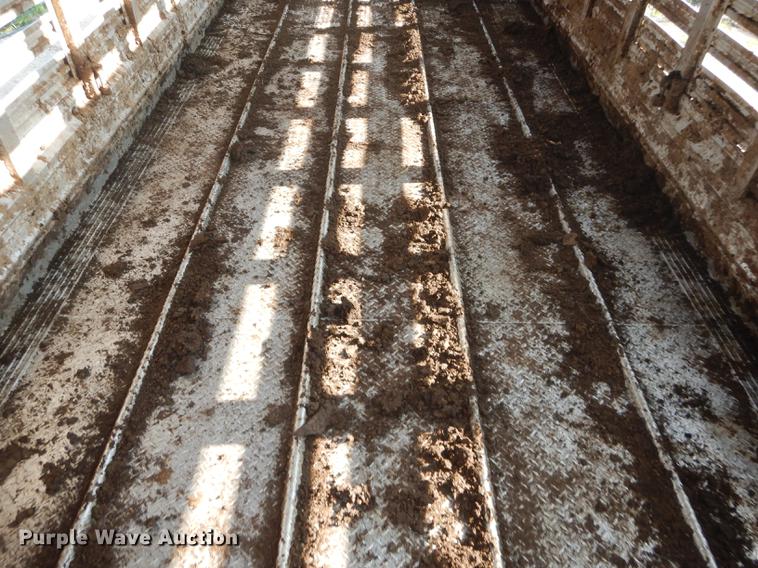 image for item DF1776 1974 Wilson livestock trailer