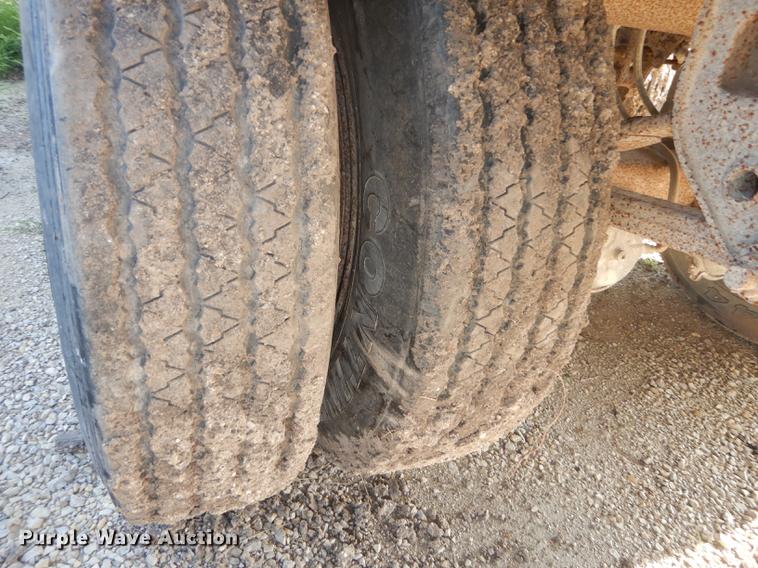 image for item DF1776 1974 Wilson livestock trailer