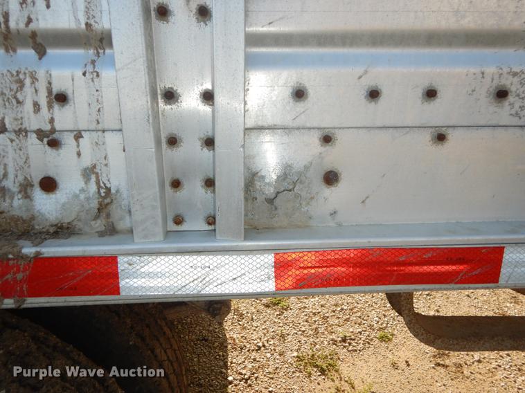 image for item DF1776 1974 Wilson livestock trailer