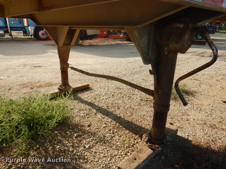 image for item DF1776 1974 Wilson livestock trailer