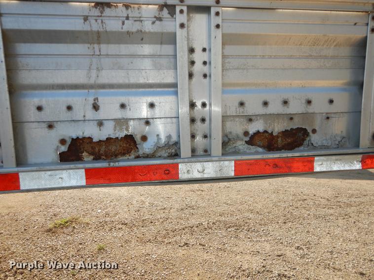 image for item DF1776 1974 Wilson livestock trailer