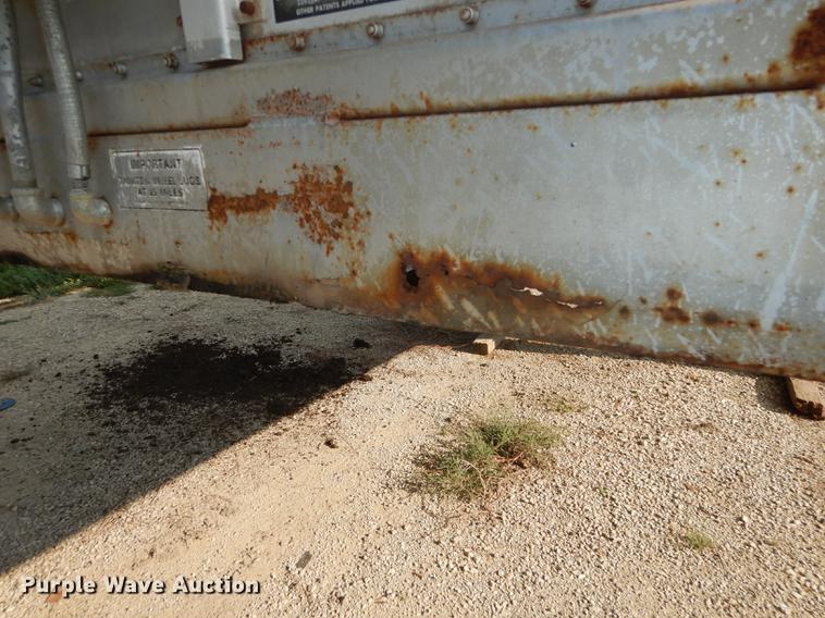 image for item DF1776 1974 Wilson livestock trailer