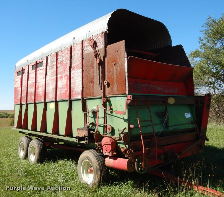 image for item DF1799 Balzer silage wagon