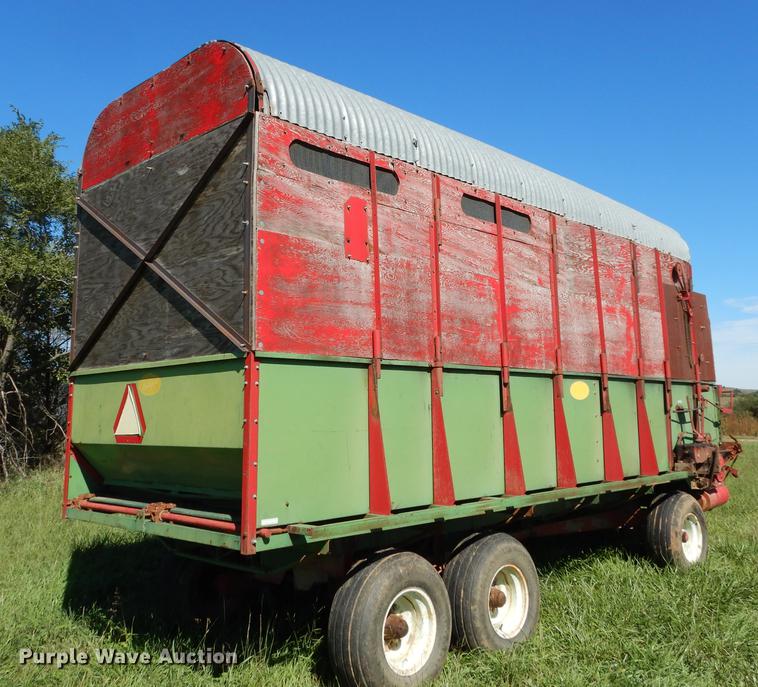 image for item DF1799 Balzer silage wagon
