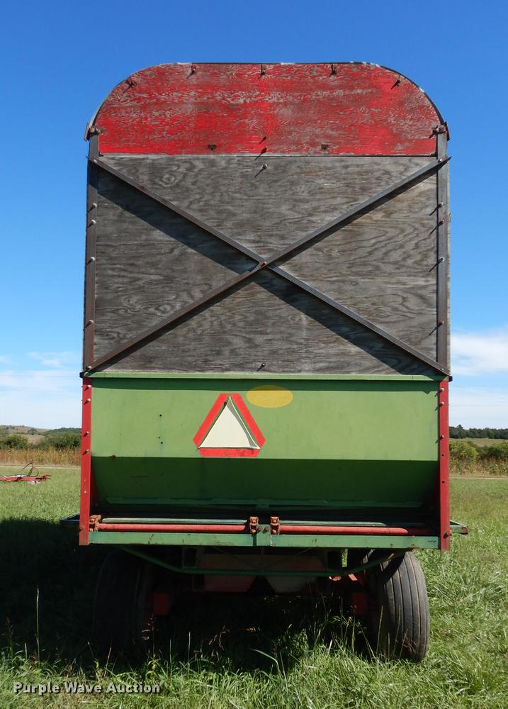 image for item DF1799 Balzer silage wagon
