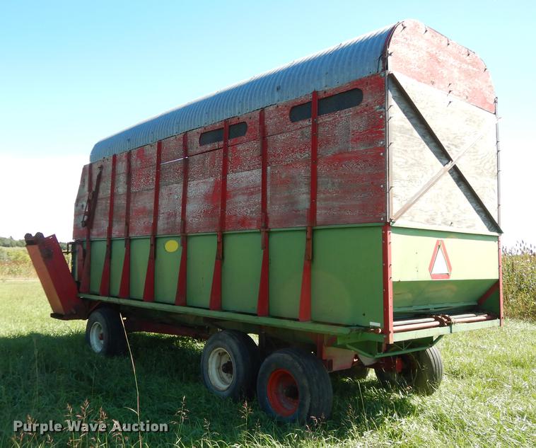 image for item DF1799 Balzer silage wagon