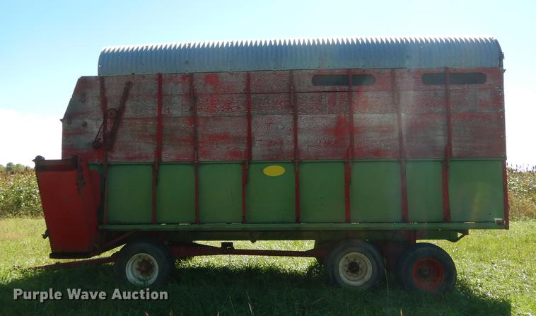 image for item DF1799 Balzer silage wagon