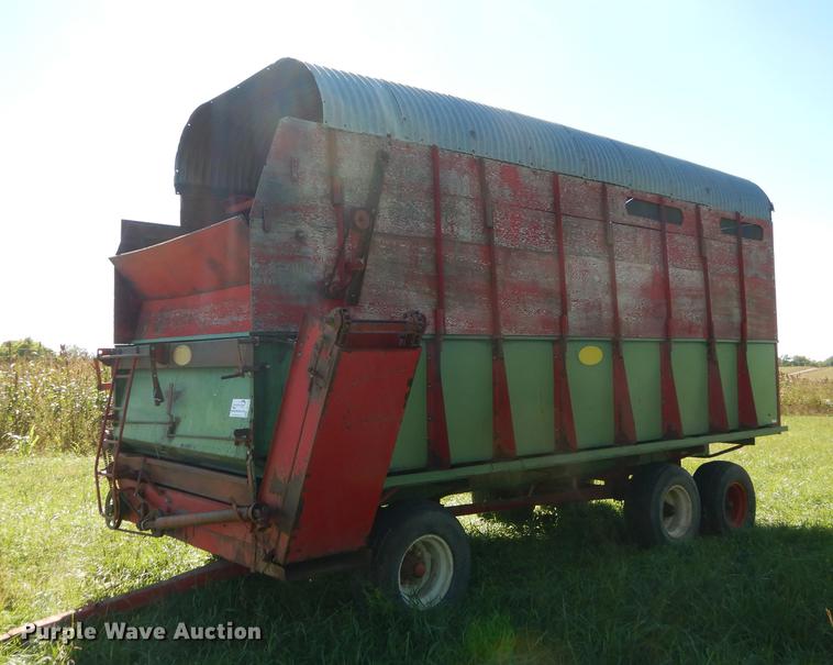 image for item DF1799 Balzer silage wagon