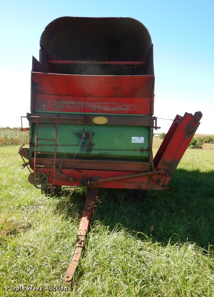 image for item DF1799 Balzer silage wagon
