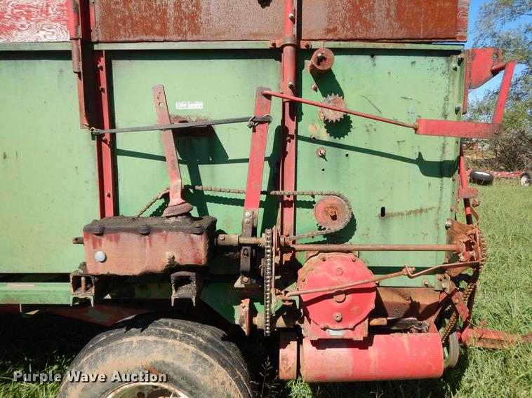 image for item DF1799 Balzer silage wagon