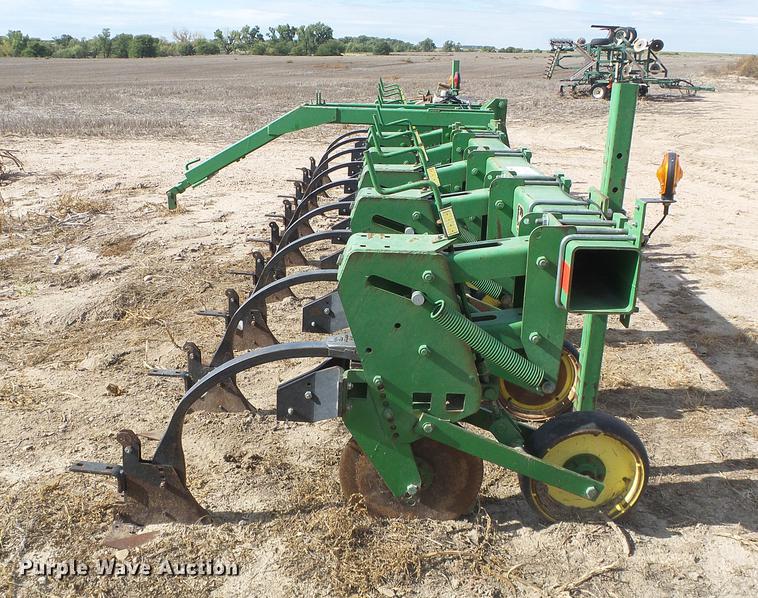 image for item DF2773 John Deere 8886 row crop cultivator
