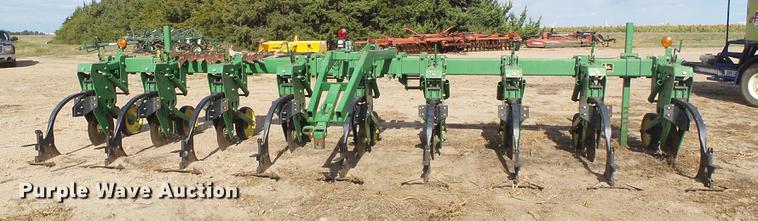 image for item DF2773 John Deere 8886 row crop cultivator