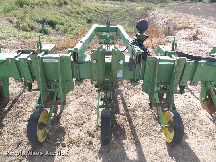 image for item DF2773 John Deere 8886 row crop cultivator
