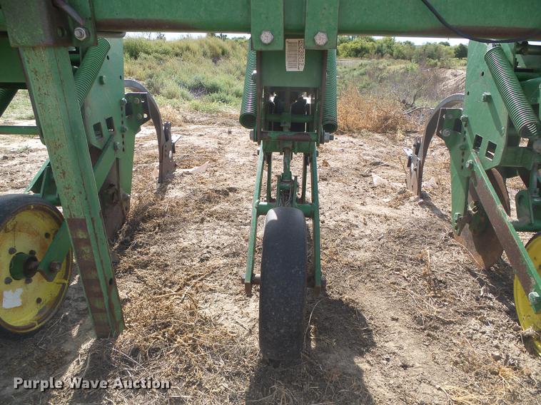 image for item DF2773 John Deere 8886 row crop cultivator