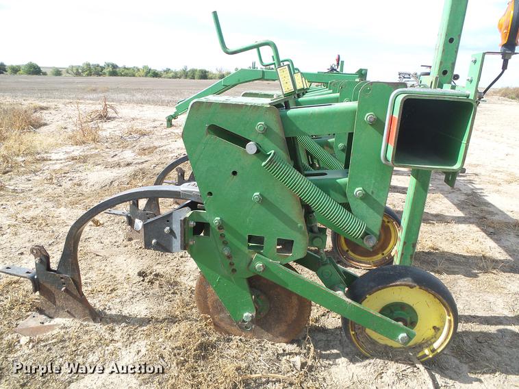 image for item DF2773 John Deere 8886 row crop cultivator