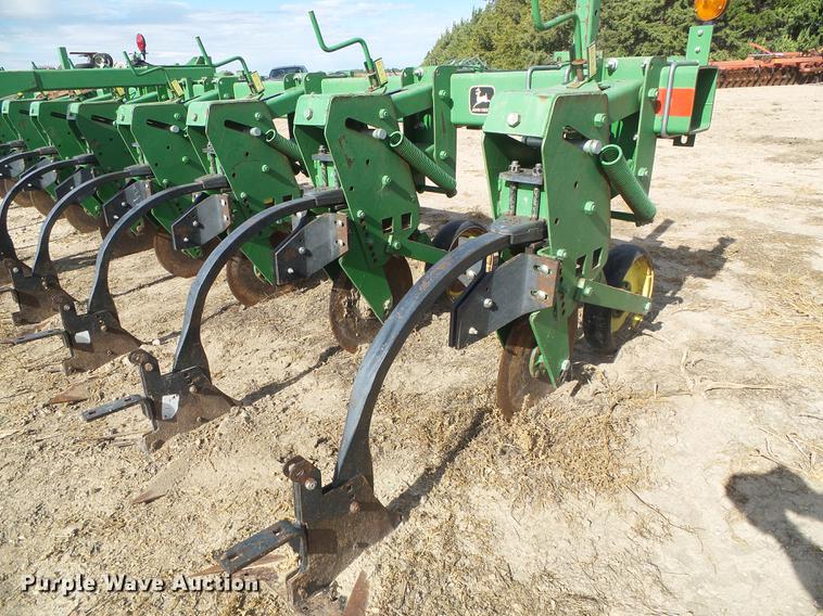image for item DF2773 John Deere 8886 row crop cultivator