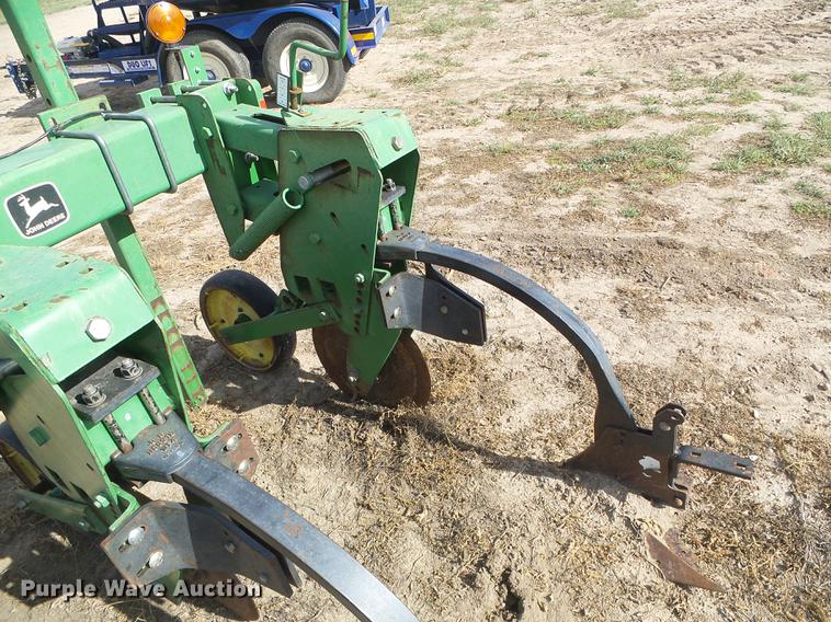 image for item DF2773 John Deere 8886 row crop cultivator
