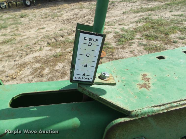 image for item DF2773 John Deere 8886 row crop cultivator