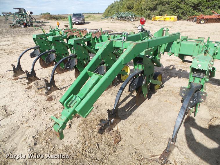image for item DF2773 John Deere 8886 row crop cultivator