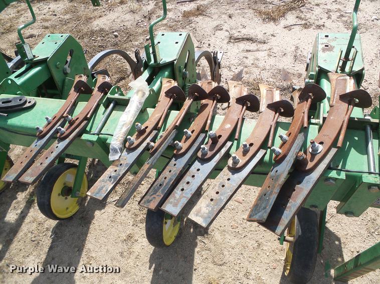 image for item DF2773 John Deere 8886 row crop cultivator