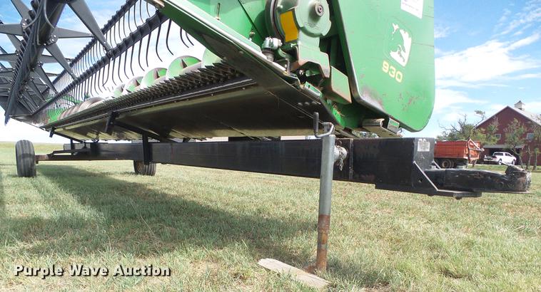 image for item DF2777 1992 John Deere 930 platform head