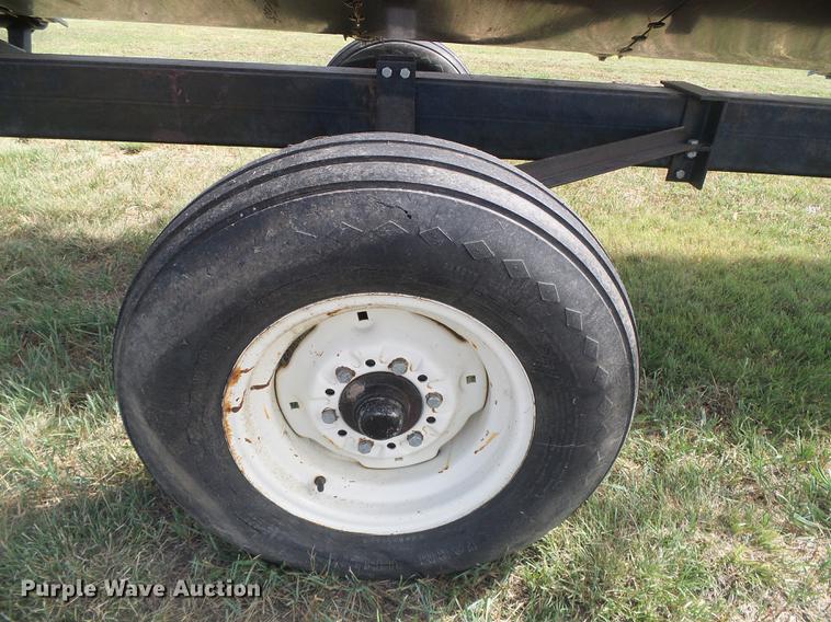 image for item DF2777 1992 John Deere 930 platform head