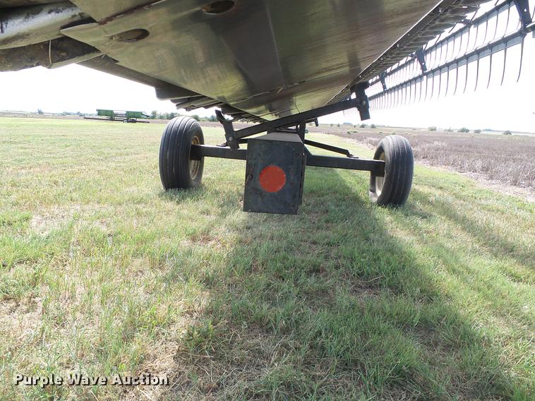 image for item DF2777 1992 John Deere 930 platform head