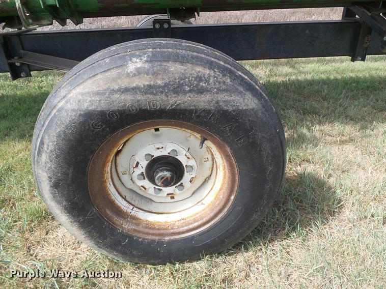 image for item DF2777 1992 John Deere 930 platform head