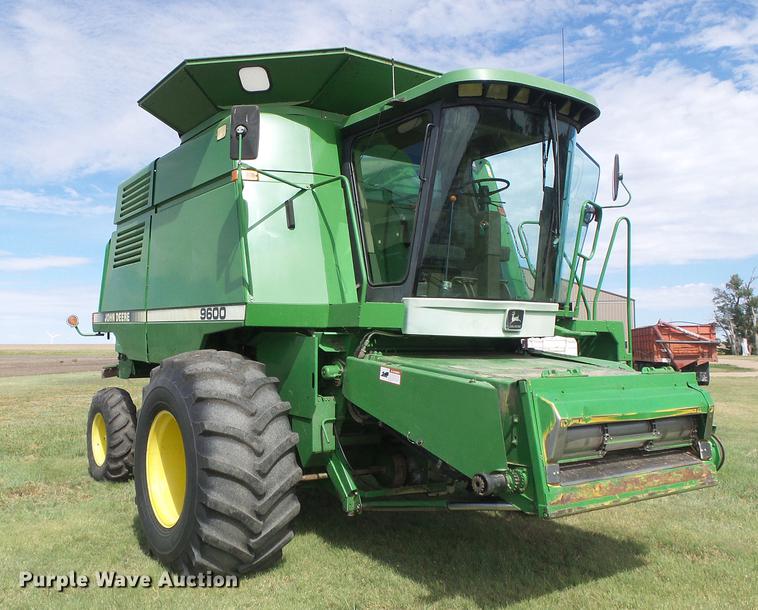 image for item DF2778 1992 John Deere 9600 combine