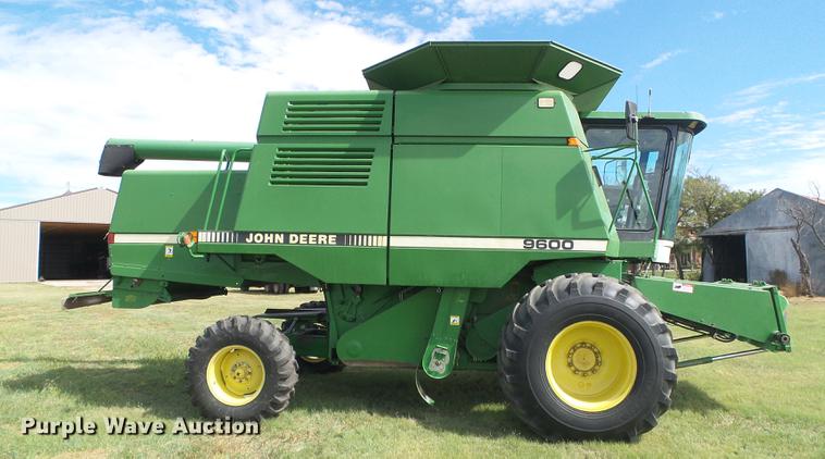 image for item DF2778 1992 John Deere 9600 combine
