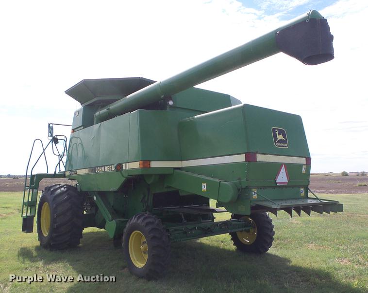 image for item DF2778 1992 John Deere 9600 combine
