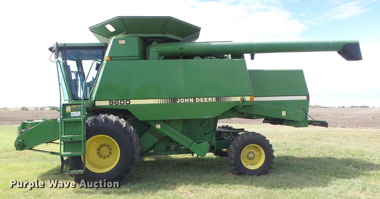 image for item DF2778 1992 John Deere 9600 combine