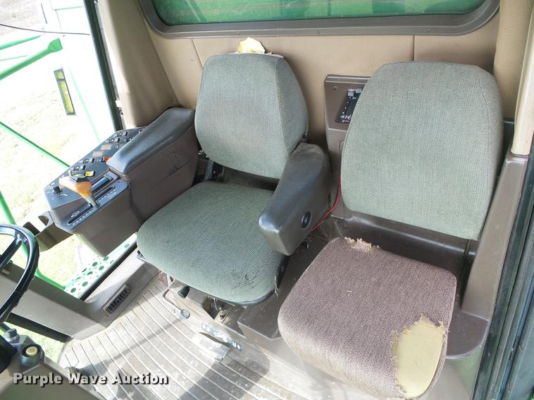 image for item DF2778 1992 John Deere 9600 combine