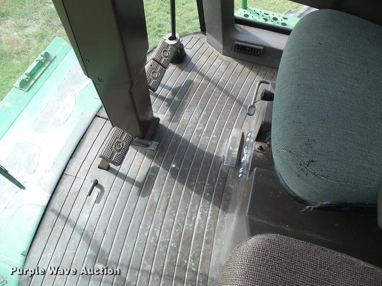 image for item DF2778 1992 John Deere 9600 combine