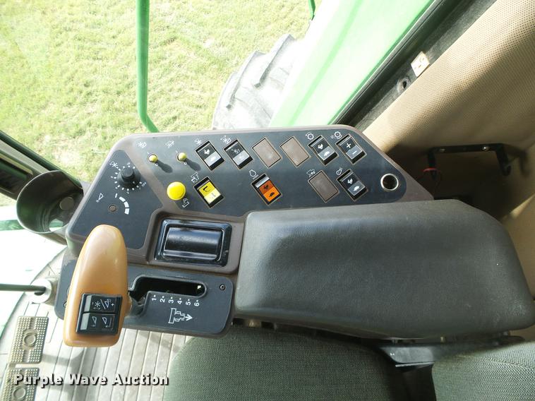 image for item DF2778 1992 John Deere 9600 combine