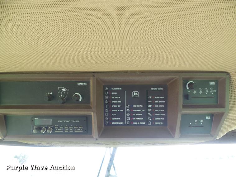 image for item DF2778 1992 John Deere 9600 combine